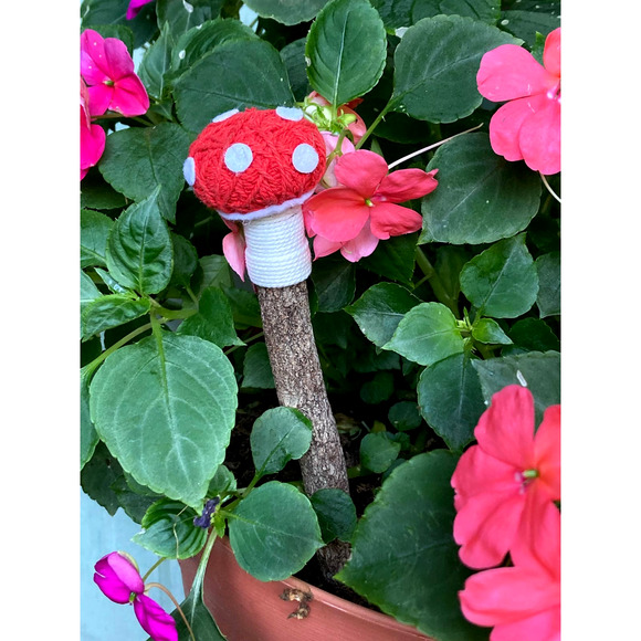 Knit MUSHROOMS Plant Stakes - Mushrooms For Potted Plants - Handmade Pencils - Picture 2 of 9